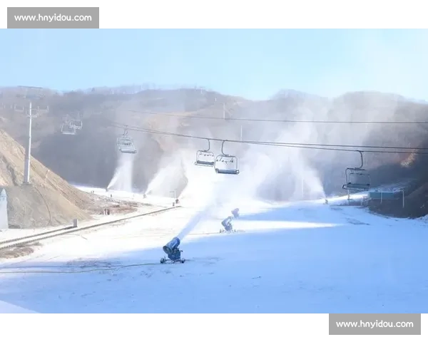 冰雪季倒计时!多地滑雪场造雪声起迎开板 冰雪季倒计时!多地滑雪场造雪声起迎开板