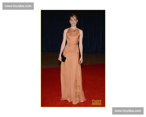 李娜旗袍坐镇晚宴，卡琳斯卡娅美出圈！香港网赛星光浓