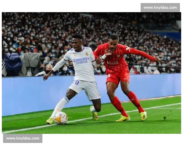 国家德比爆赛后混战!维尼修斯怒冲对手,警方出面平息 国家德比爆赛后混战!维尼修斯怒冲对手,警方出面平息